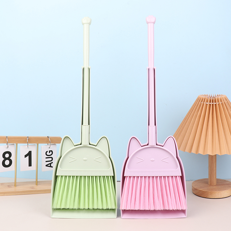 漫画スタイルの幼児用ほうきちりとり、柔軟な毛の子供用プレイセ - Kids Outdoor Broom のレビューと価格