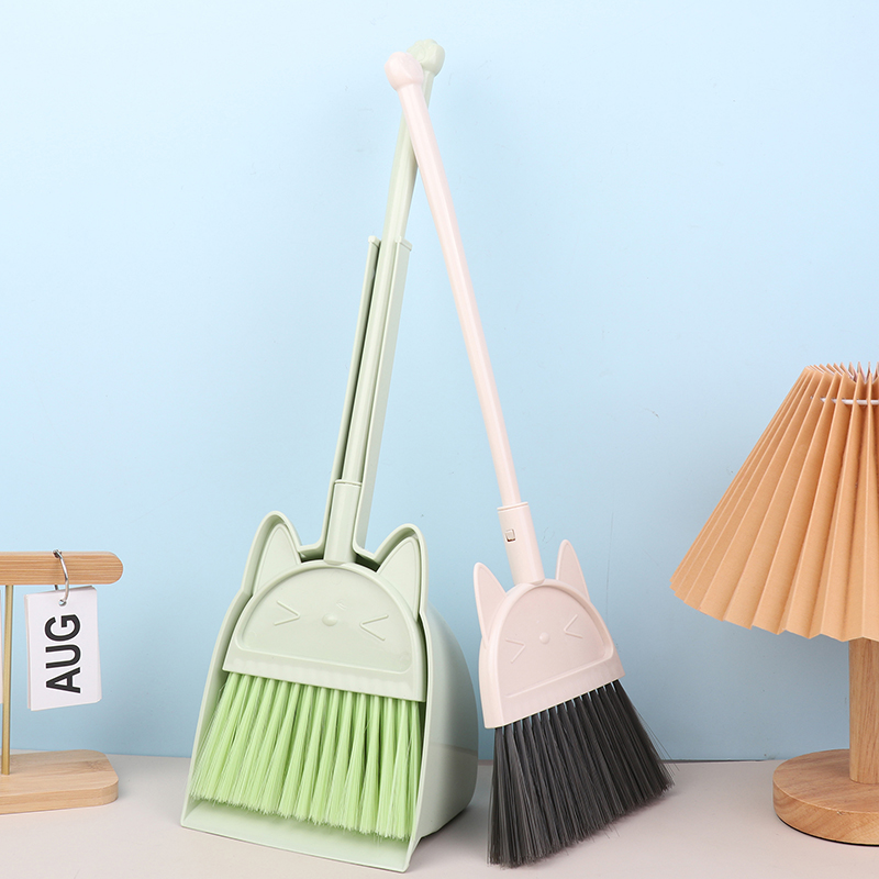 漫画スタイルの幼児用ほうきちりとり、柔軟な毛の子供用プレイセ - Kids Outdoor Broom のレビューと価格